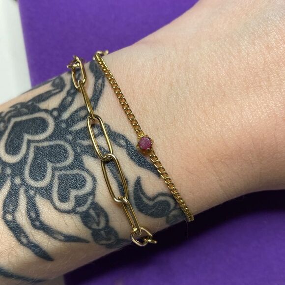 💛 Vintage Gold Plated Minimalist Ruby Bracelet - Picture 1 of 3